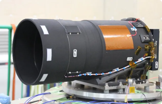 宇宙軌道から地表を観測するための高空間分解・反射屈折望遠鏡の画像